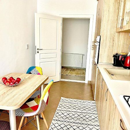 Appartement Sisi à Suceava Extérieur photo