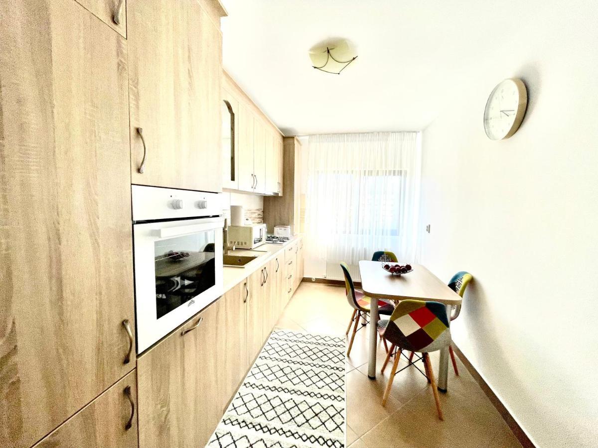 Appartement Sisi à Suceava Extérieur photo