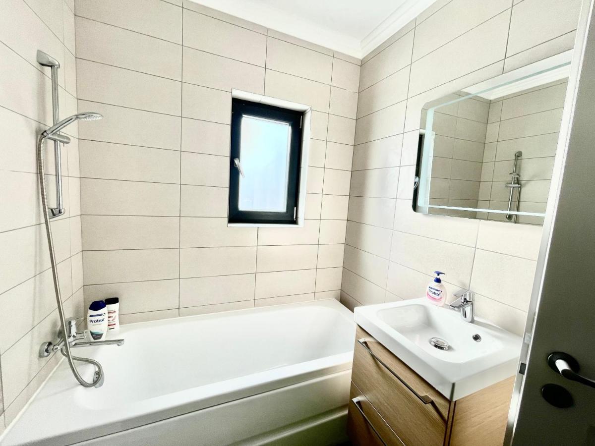Appartement Sisi à Suceava Extérieur photo